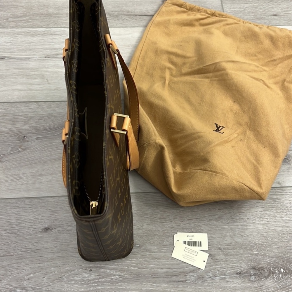 Louis Vuitton Authentic Luco Shoulder Bag